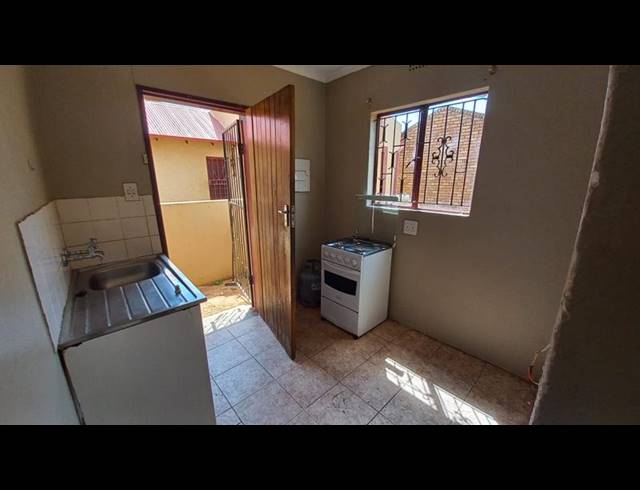 5 BEDROOM HOUSE FOR SALE IN DANVILLE